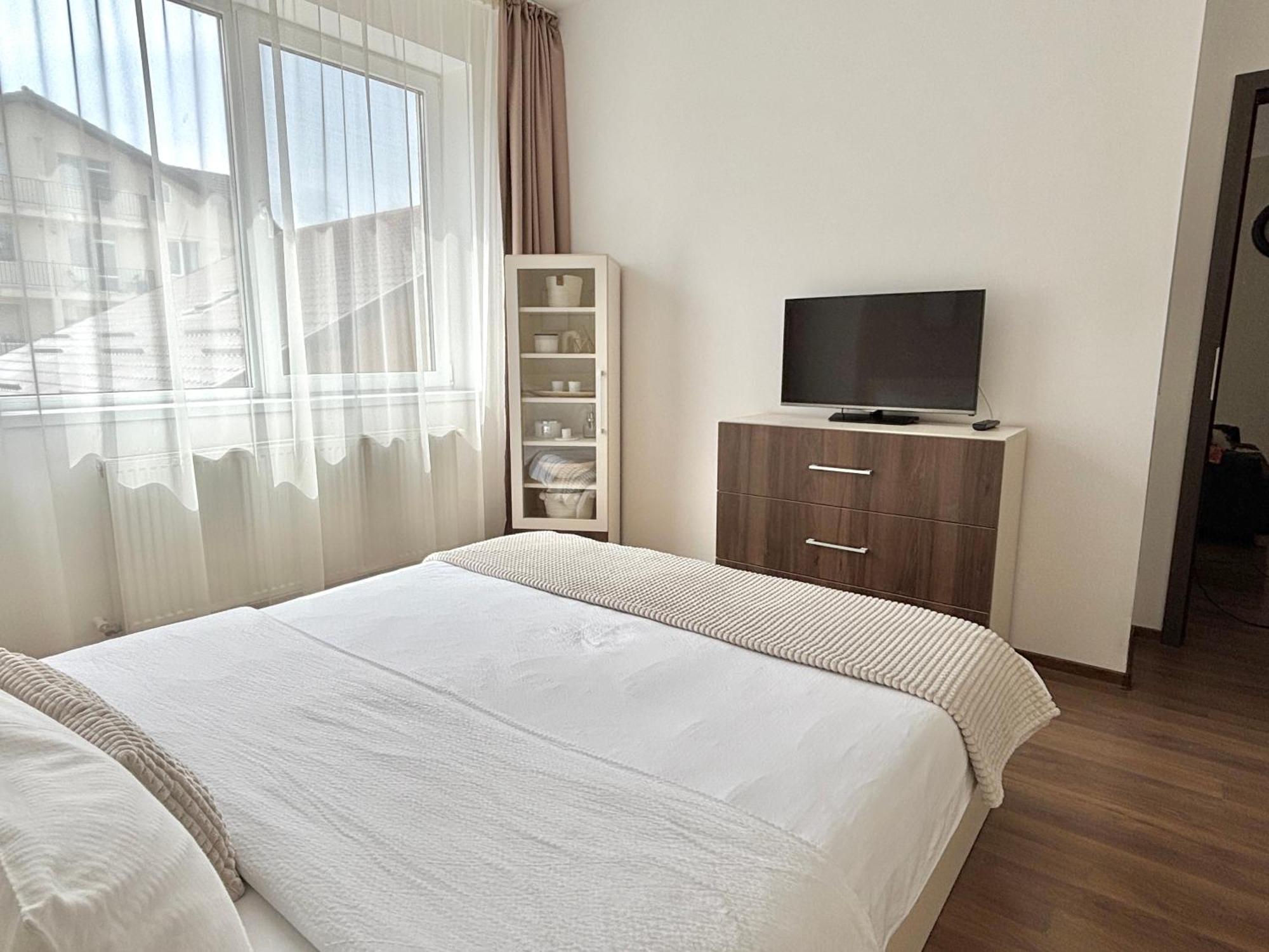 Wanderlust Home Cream, Rasnov Apt For 4, Wifi And Free Parking 外观 照片