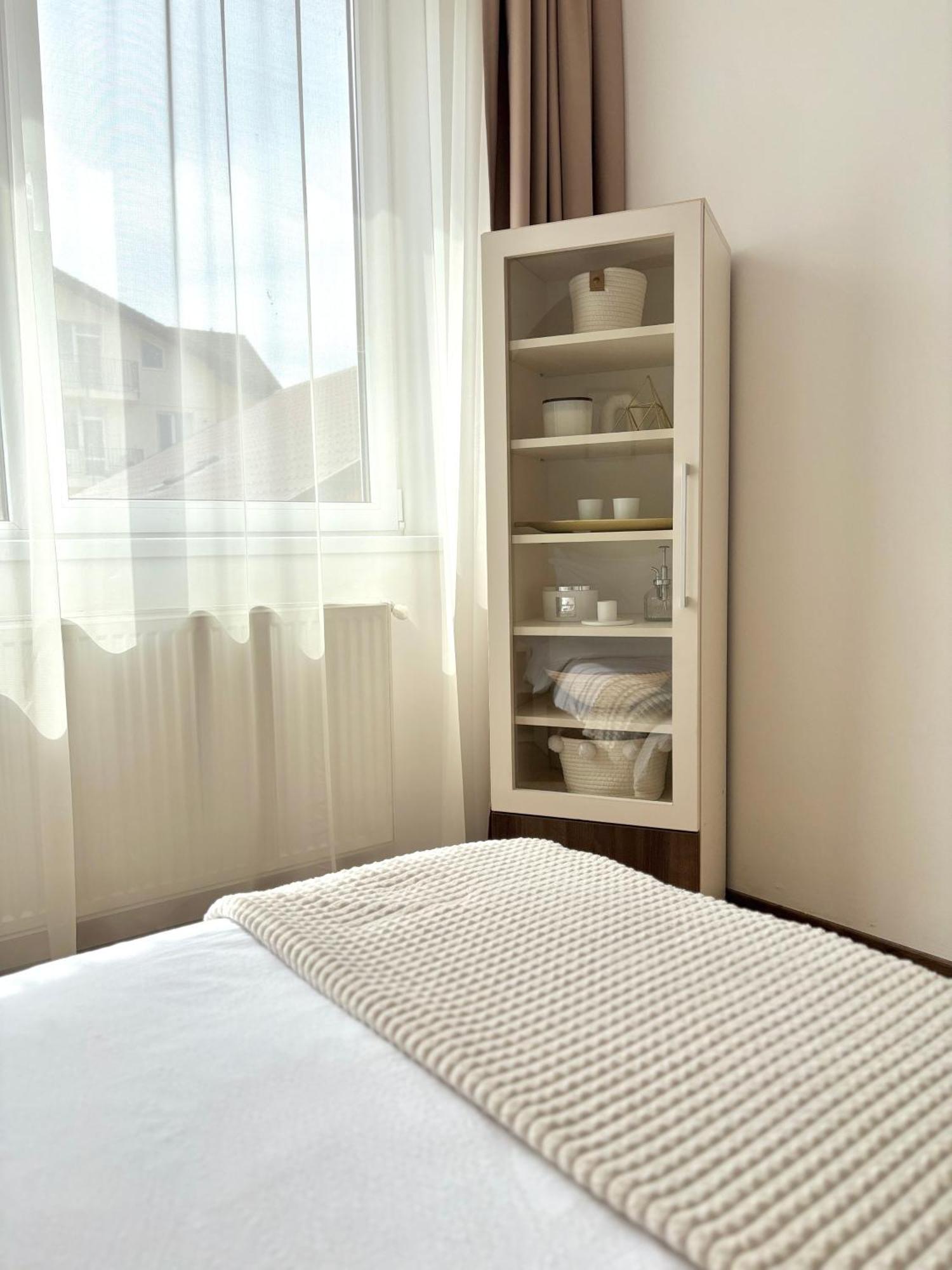 Wanderlust Home Cream, Rasnov Apt For 4, Wifi And Free Parking 外观 照片