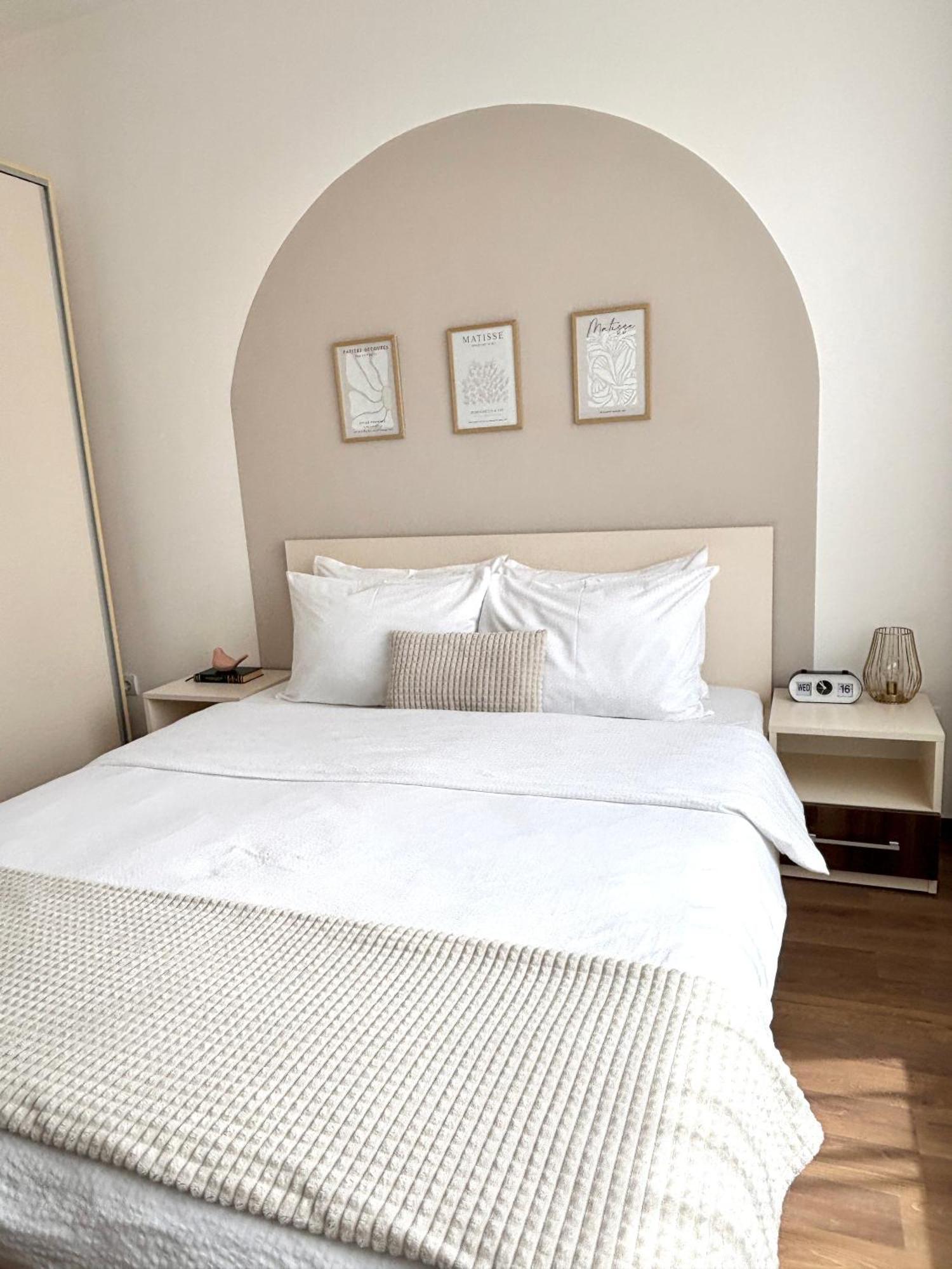 Wanderlust Home Cream, Rasnov Apt For 4, Wifi And Free Parking 外观 照片