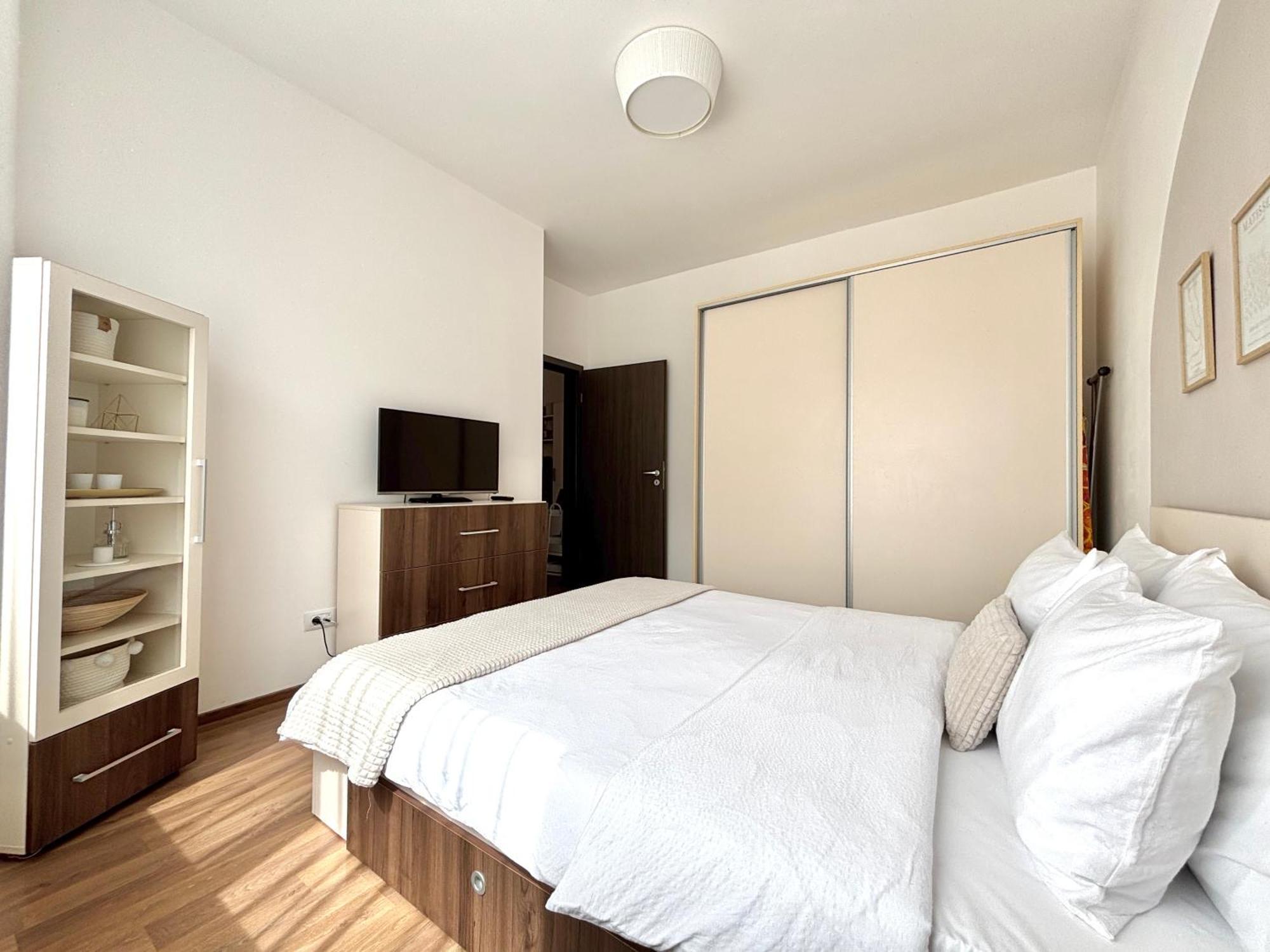 Wanderlust Home Cream, Rasnov Apt For 4, Wifi And Free Parking 外观 照片