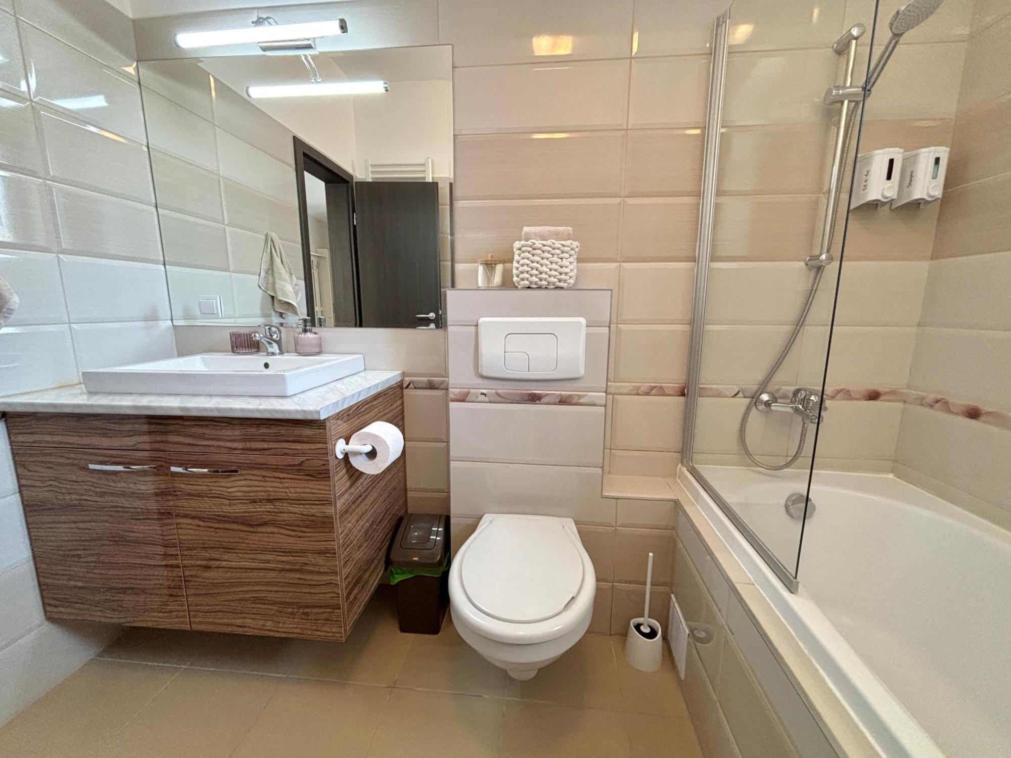 Wanderlust Home Cream, Rasnov Apt For 4, Wifi And Free Parking 外观 照片
